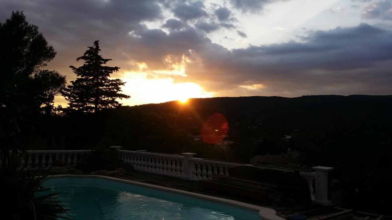 Appartement Vue Montagne Garéoult Buitenkant foto