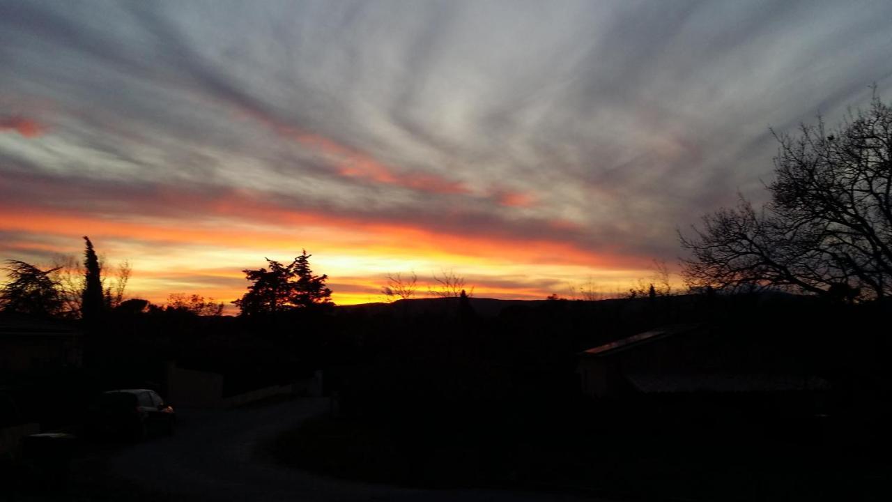 Appartement Vue Montagne Garéoult Buitenkant foto