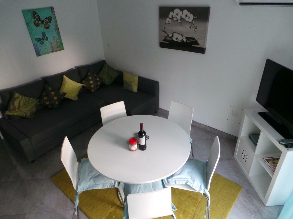 Appartement Vue Montagne Garéoult Buitenkant foto